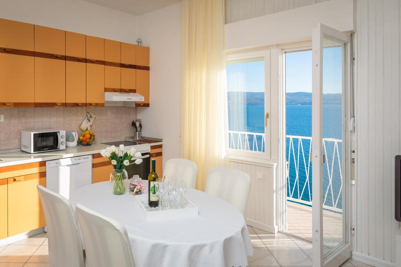 Deja Blue Apartment Йесенице Екстериор снимка