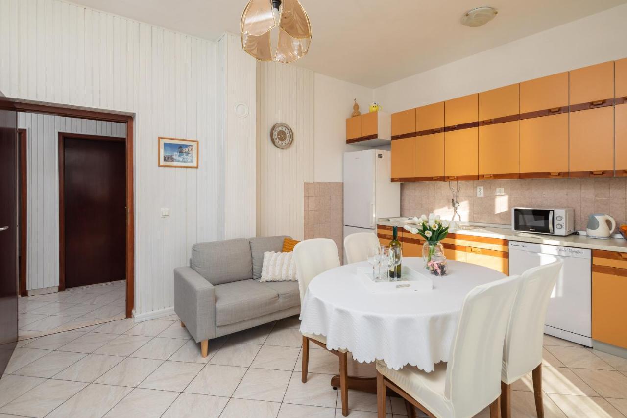 Deja Blue Apartment Йесенице Екстериор снимка