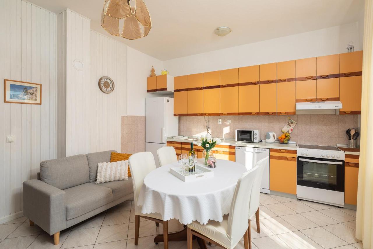 Deja Blue Apartment Йесенице Екстериор снимка